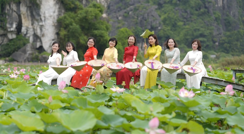 customized vietnam tour